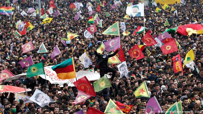 Kurdistan Diyarbakir Kundgebung Neujahrsfest Öcalan Anhänger