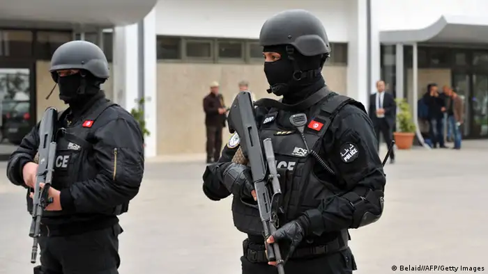 Sicherheitskräfte am Flughafen von Tunis