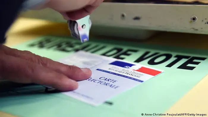 Frankreich Wahllokal 2015