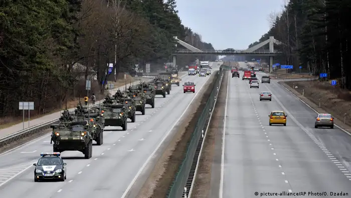 Konvoi der US-Armee in Estland
(Foto: AP)