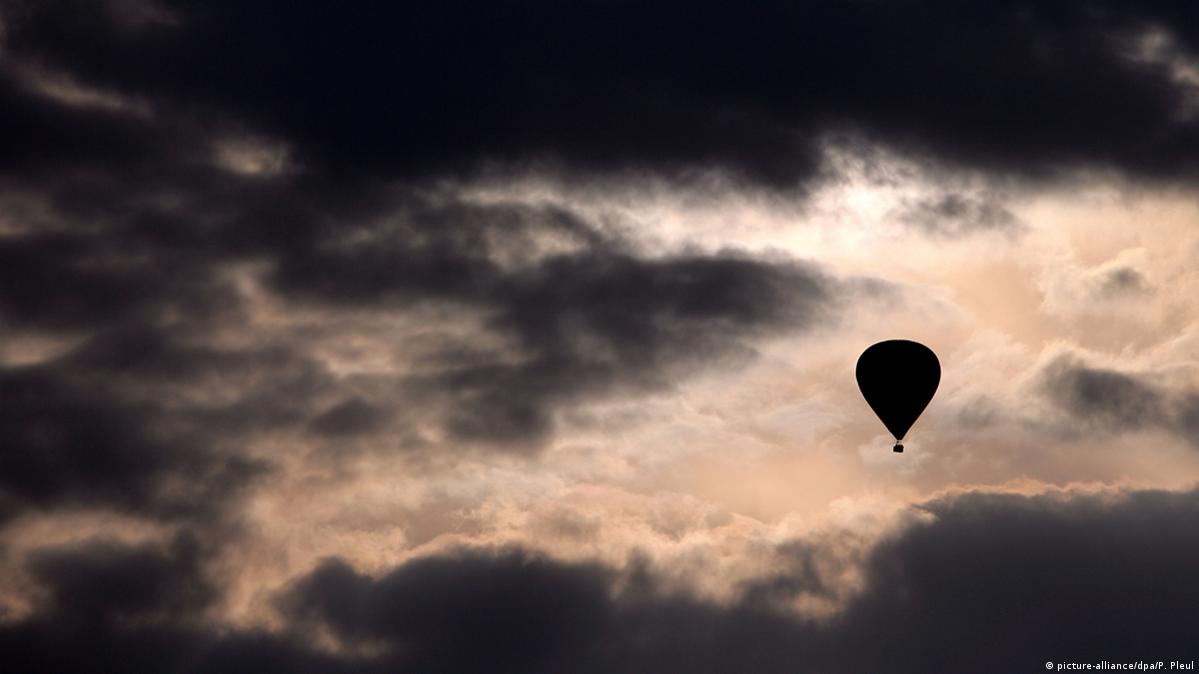 Full of hot air: The history of big balloons – DW – 06/09/2017