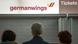 Menschen stehen vor einem Germanwings-Logo (Foto: dpa) Menschen stehen vor einem Germanwings-Logo (Foto: dpa)