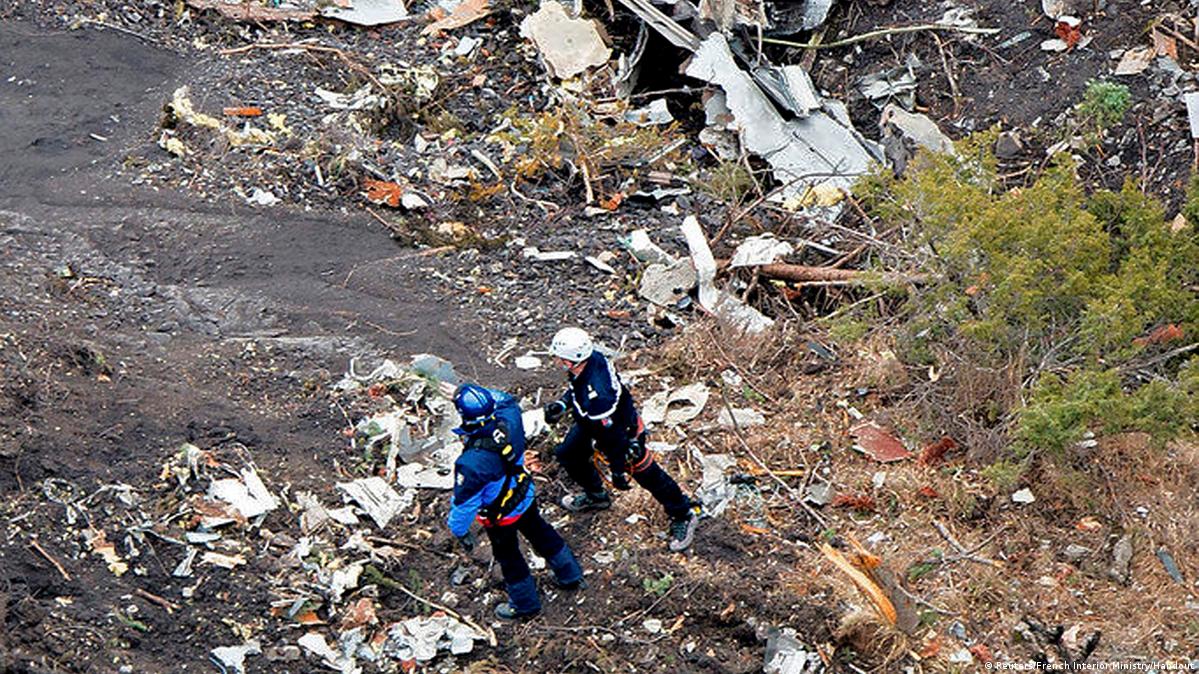 França recupera áudio de caixa-preta do voo 4U-9525