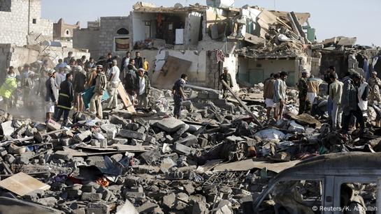 Saudi-led airstrikes target Houthi strongholds – DW – 03/27/2015