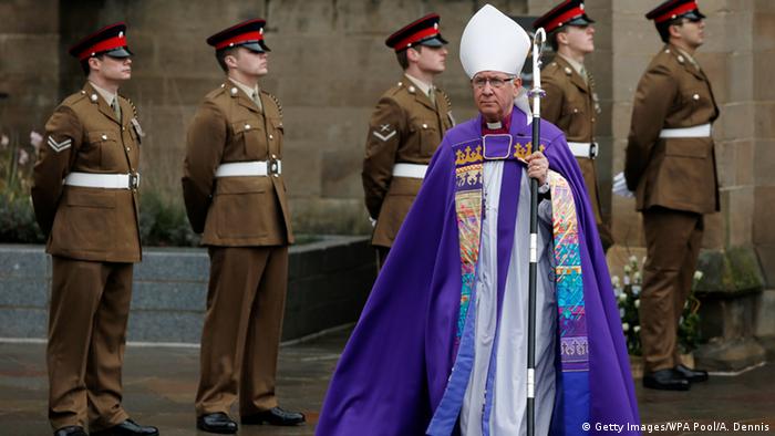 Großbritannien: Tim Stevens, Bischof von Leicester bei der Wiederbeisetzung von Richard III. (Foto: Adrain Dennis - WPA Pool/Getty Images)