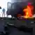 Gewalt im Jemen - brennendes Fahrzeug