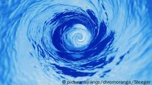 Auf dem Bild: Symbolbild Wasserstrudel. Rechte. picture alliance/chromorange/Steeger
