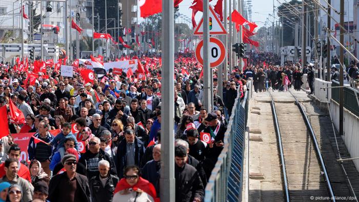Tunesien Protestmarsch gegen Extremismus