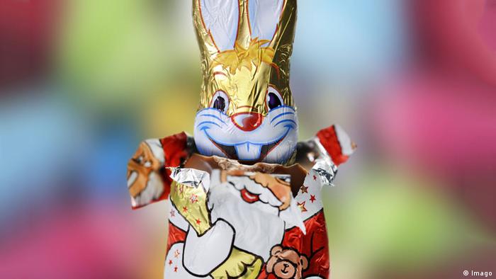 Easter Bunny chocolate out of a Santa Claus (Imago)