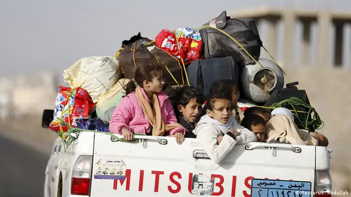 Jemeniten fliehen vor den Luftangriffen der saudisch geführten Allianz 