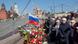 Люди возле места убийства Бориса Немцова Люди возле места убийства Бориса Немцова