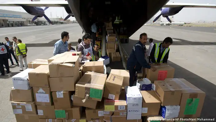 Jemen Rotes Kreuz Hilfsgüter für Sanaa Flugzeug