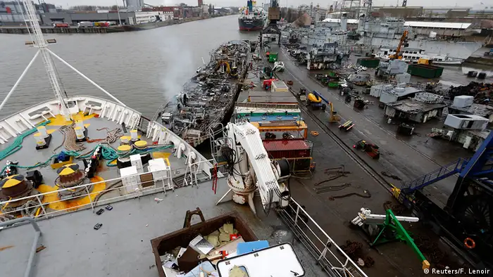 Bildergalerie Verschrottung von alten Schiffen in Genf