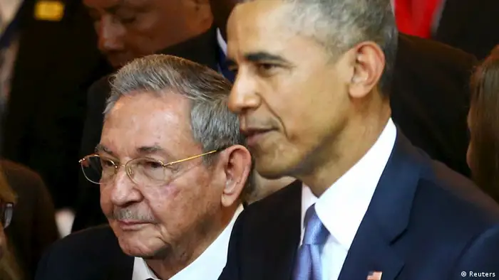 Obama und Castro in Panama