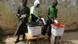 Stimmabgabe bei Regionalwahlen in Nigeria Stimmabgabe bei Regionalwahlen in Nigeria