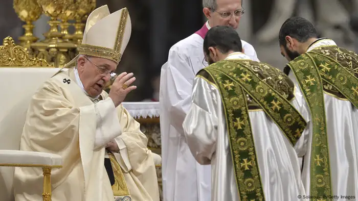 Papst hält Messe zum 100. Jahrestag des Massenmords an Armeniern