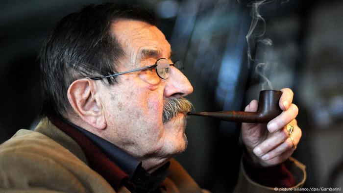 Günter Grass mit Pfeife