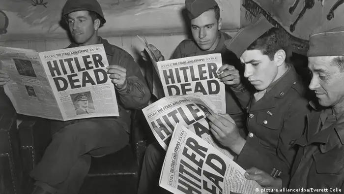 Газети з заголовками про смерть Гітлера