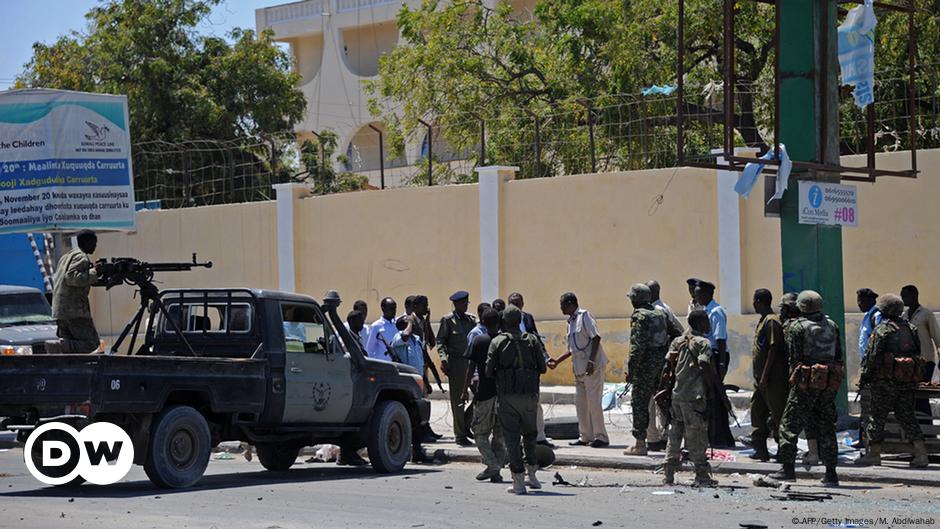 Fifteen Killed In Somalia Al Shabab Attack Dw 04142015 3074