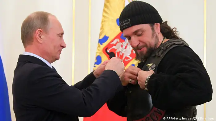Russland Motorradclub Nachtwölfe Auszeichnung für Saldastanow von Putin