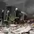 Löschaktion nach Fassbombenabwurf in Aleppo Syrien