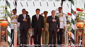 (Front row, L-R) Pakistan's President Mamnoon Hussain, Chinese President Xi Jinping and Pakistan's Prime Minister Nawaz Sharif review a guard of honour after Xi arrived at Nur Khan base in Islamabad, April 20, 2015 (Photo: REUTERS/Press Information Department (PID)/Handout via Reuters)