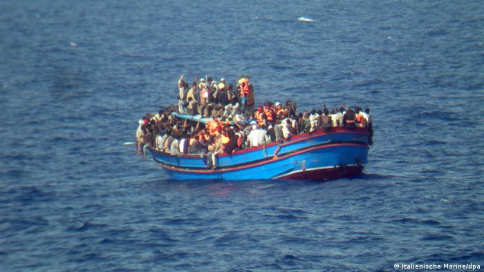 Symbolbild - Flüchtlingsboot Mittelmeer