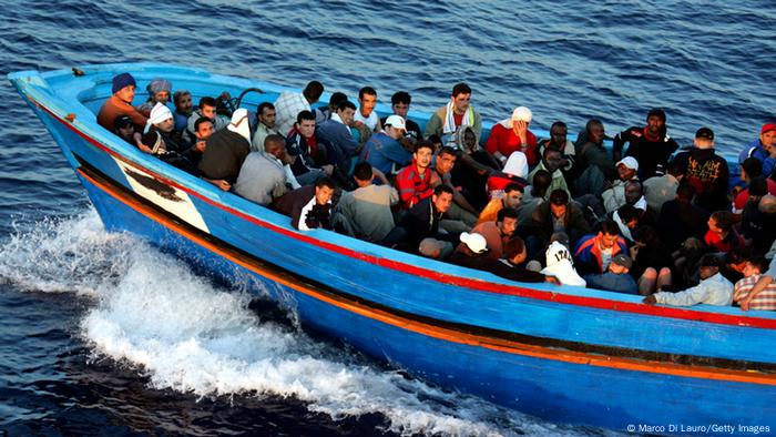 Symbolbild - Flüchtlingsboot Mittelmeer