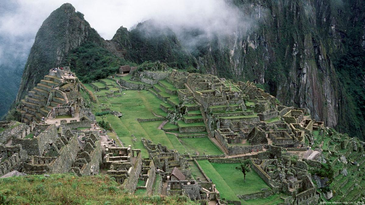 Naked Tourists Arrested At Machu Picchu Dw 03042016