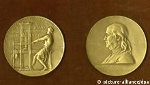 A undated handout photograph released by the Pulitzer Board on 20 April 2009 shows the two sides of a Pulitzer Prize Gold Medal. The gold medal is awarded to Las Vegas Sun, which won the Public Service category this year. EPA/PULITZER BOARD / HO / FOR USE ONLY IN CONTEXT WITH THE 2009 PULITZER PRIZE WINNERS/EDITORIAL USE ONLY/NO SALES +++(c) dpa - Report+++