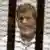 Mohammed Mursi ein einem Käfig vor Gericht (Archivbild vom Mai 2014: AP)