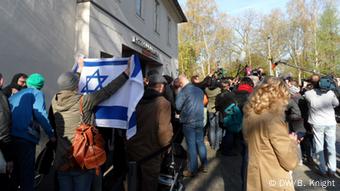 Tension In Luneburg As Former Nazi And Ss Officer Oskar Groning S Auschwitz Trial Begins News Dw 21 04 2015