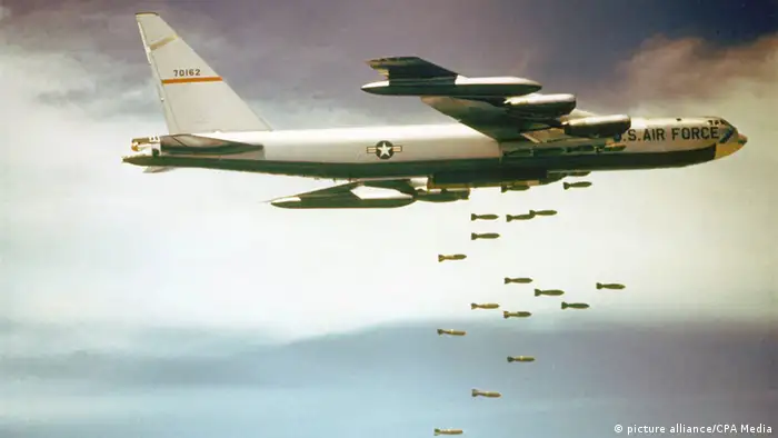 Bildergalerie Vietnam US-amerikanischer B52-Bomber