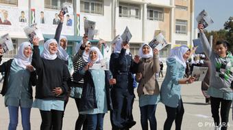 School students involved in a new media project in the Palestinian Territories (photo: PYALARA)