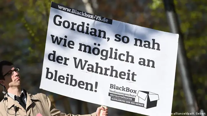Protest-Plakat der Initiative Blackbox Verfassungsschutz beim NSU-Prozess in München.