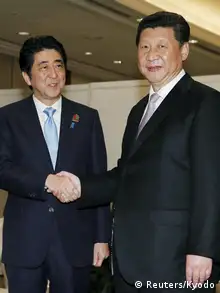 Japan China Shinzo Abe mit Xi Jinping Asien Afrika Konferenz 2015 in Jakarta