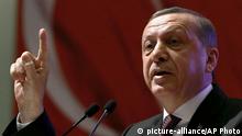 اردوغان يتوعد صحيفة معارضة بسبب شحنات أسلحة لسوريا