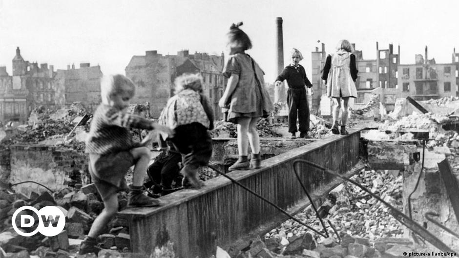 1945: Nie wieder Krieg! | Top-Thema - Podcast | DW | 08.05 ...