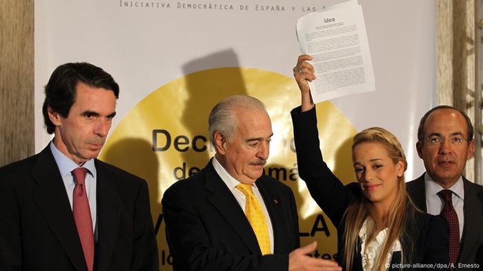De der. a izquierda: Felipe Calderón (México), Lilian Tintori (Venezuela), Andrés Pastrana (Colombia) y José Ma Aznar (España). Aquí, durante la Cumbre de las Américas, en Ciudad de Panamá el 9 de abril de 2015. 