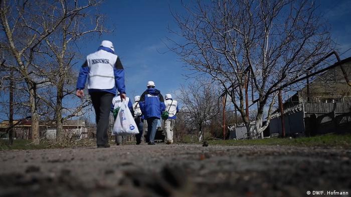OSZE-Beobachter in der Ukraine (Foto: DW)