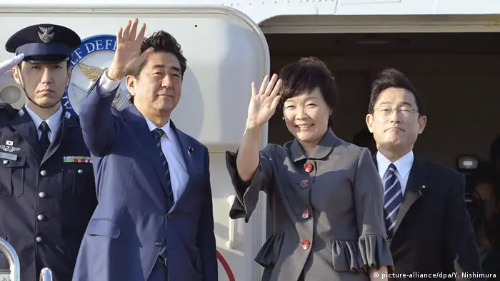 Japan Shinzo Abe mit Frau Akie vor USA Besuch
