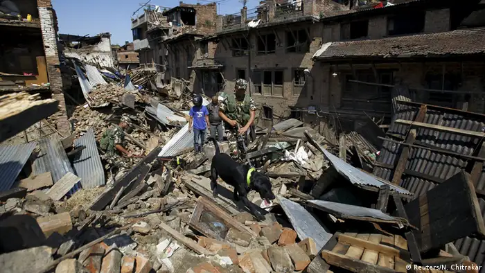 Nepal Rettungsaktion nach Erdbeben in Bhaktapur