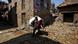 Nepal Menschen verlassen ihre Häuser nach Erdbeben in Bhaktapur Nepal Menschen verlassen ihre Häuser nach Erdbeben in Bhaktapur