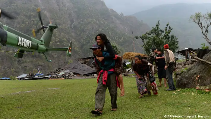 Nepal Hilfsaktion nach Erdbeben in abgelegenen Dörfern