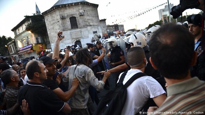 Istanbul Proteste & Zusammenstöße Taksim Platz