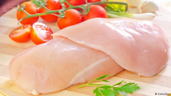 گوشت‌های مرغ، خروس و بوقلمون همه کم‌چربی و حاوی پروتئین بالایی هستند. پروتئین برای ساخت سلول‌های جدید و ترمیم سلول‌های موجود بدن بسیار ضروری است. به همین دلیل است که مواد غنی از پروتئین برای بازسازی سریع بدن پس از ورزش بسیار مناسب هستند.