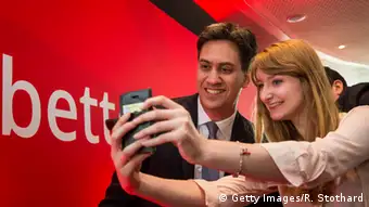 Ed Miliband Labour Party Selfie mit junger Frau