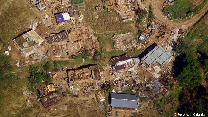 Nepal Zerstörte Häuser im Distrikt Sindhupalchok