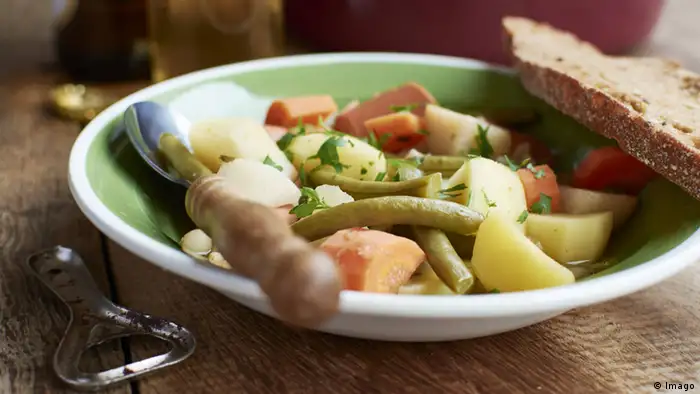  Deutschland Vegetarier vegetarischer Eintopf mit Sojawurst