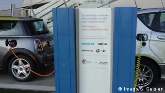 Deutschland Elektromobilität Symbolbild Tankstelle für Elektroautos